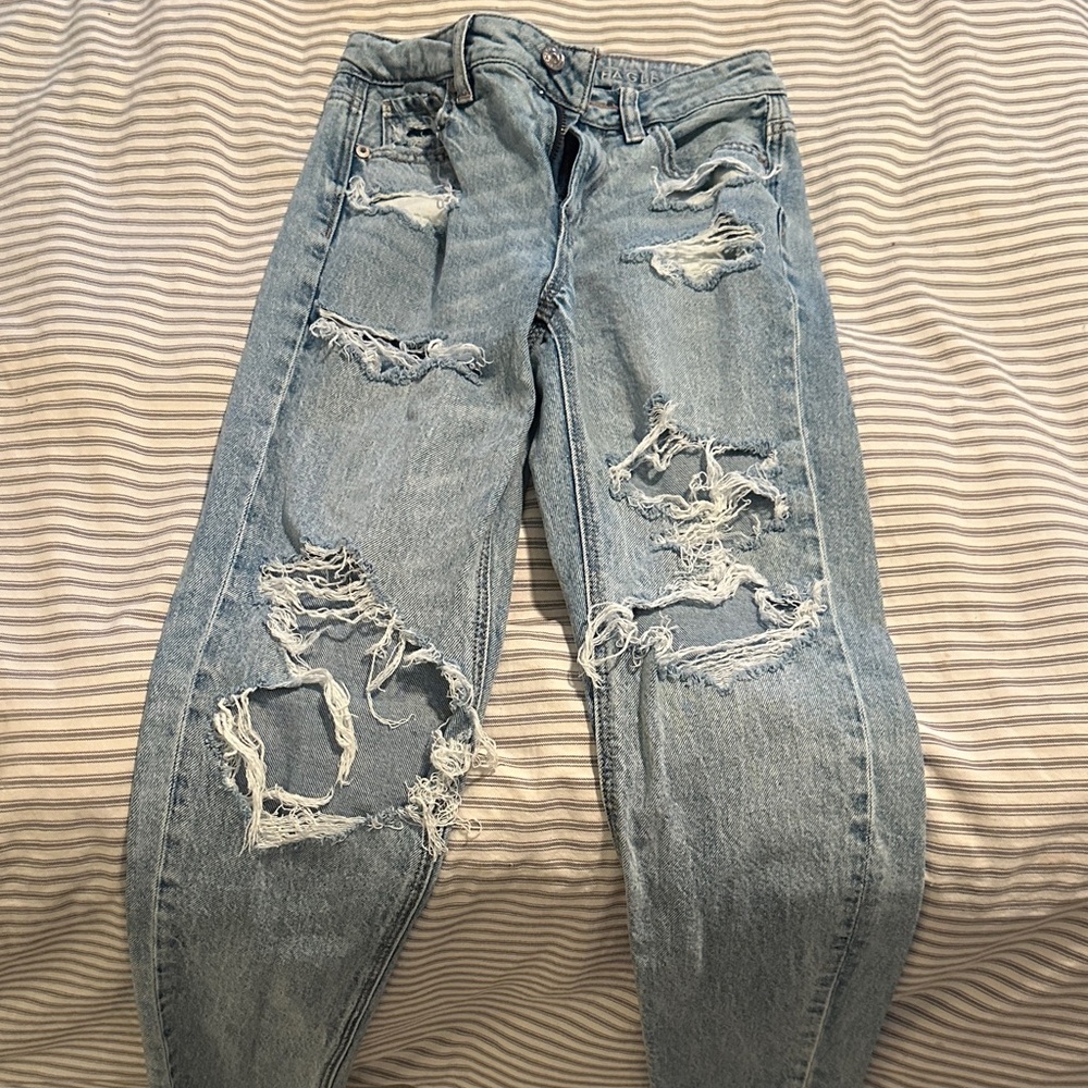 Light Wash Distressed Ripped Jeans